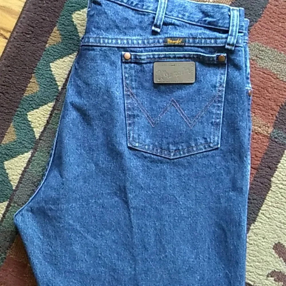 🤠  Wrangler Blue Jeans Denim,  Sz 40 X 34 perhaps NWOT - Picture 10 of 16